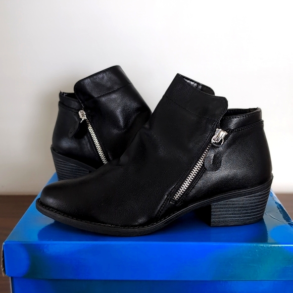 Easy Street Gusto Ankle Boots - Picture 1 of 2